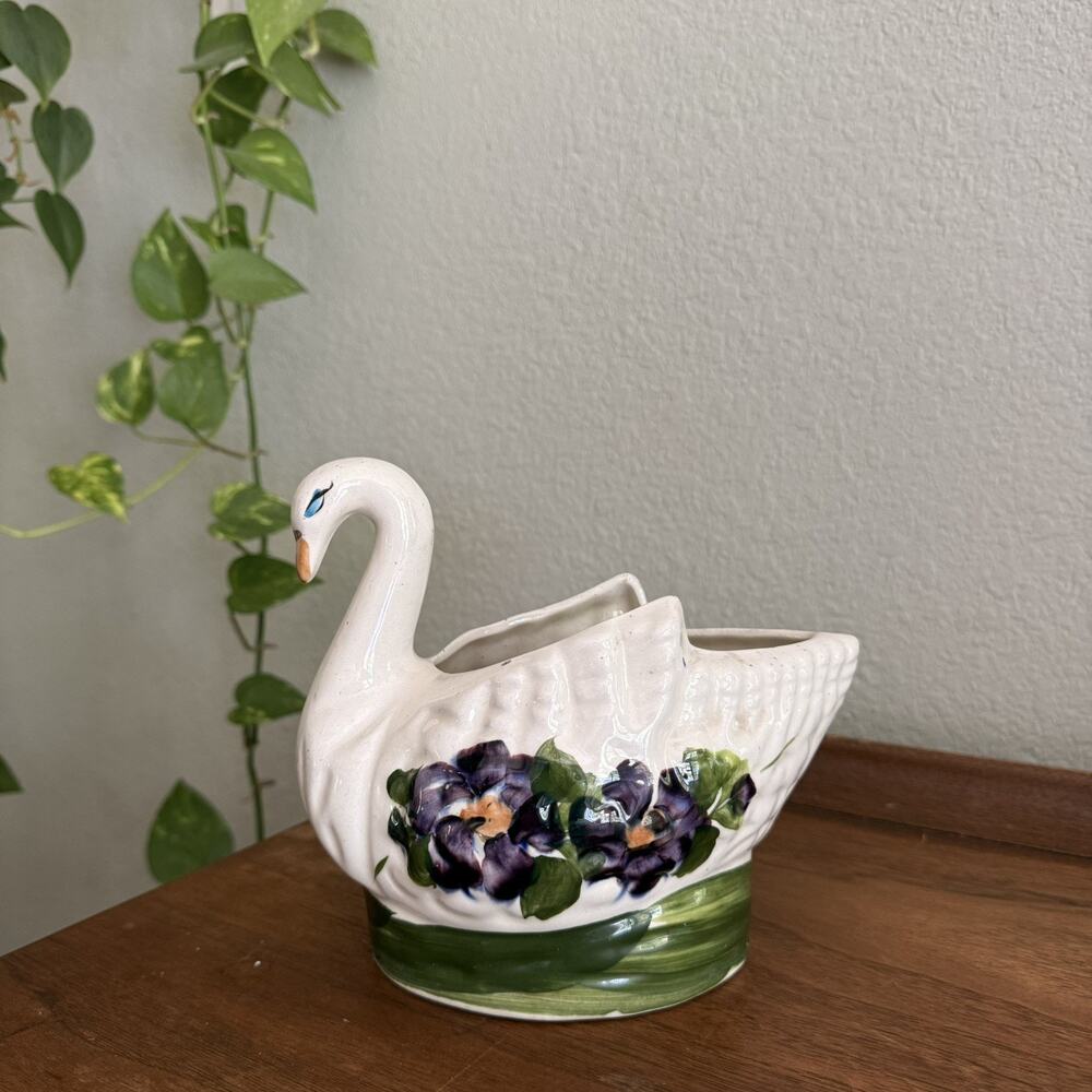 Beautiful White Ceramic Swan 1970’s Planter Stratford Ceramic Center Ontario